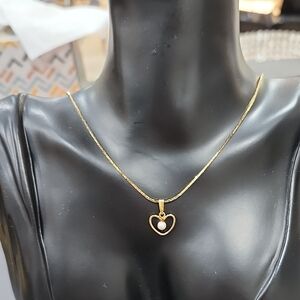 VINTAGE GOLD KOREA FAUX PEARL HEART PENDANT NECKLACE